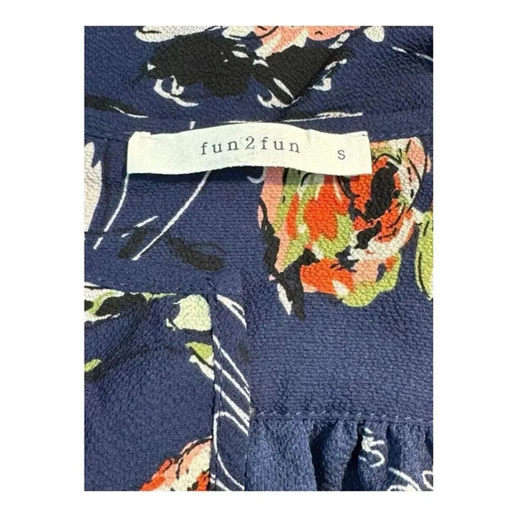 Fun2Fun Stitch Fix Kenmore Splitneck Navy Blue Women’s Small Floral Top NWOT - Picture 5 of 7